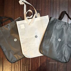 Lululemon black and white small tote bag set (3)